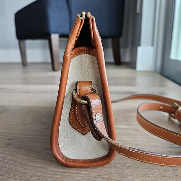 Dooney & Bourke Leather Crossbody Bag EUC - Picture 4 of 16